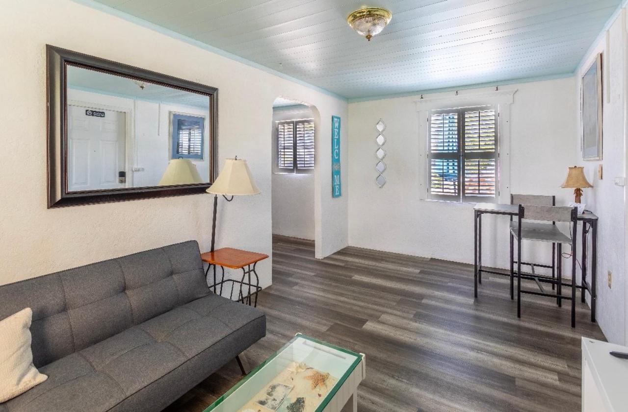 Bungalow 1 Minute From The Beach Suite #3 Englewood Extérieur photo